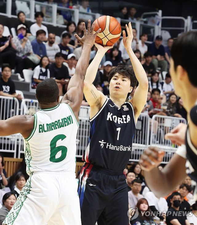슛하는 이현중