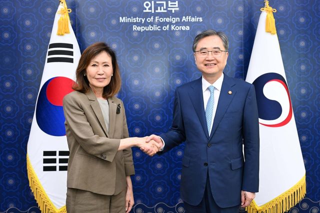 조현 외교부 장관과 미셸 스틸 주한미국대사