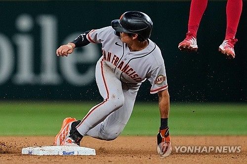 도루에 성공한 이정후