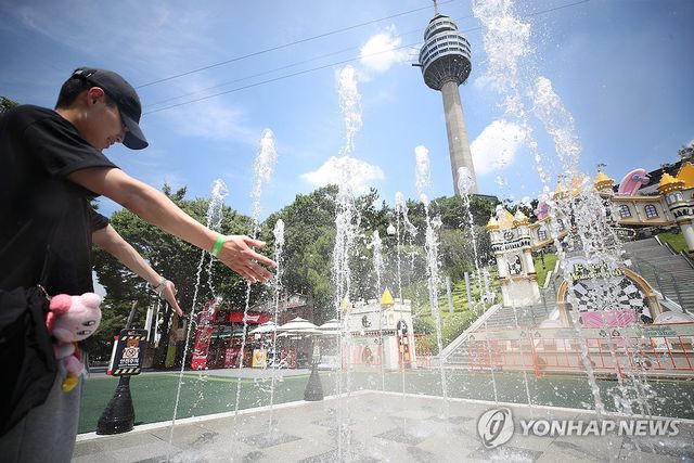 폭염 식히는 물줄기