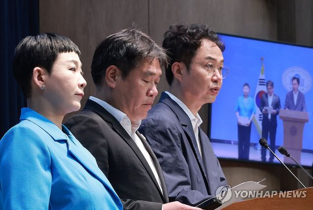 지자체 프로축구단 칸쿤 휴양 출장 의혹 관련 고발 회견하는 김재원 의원