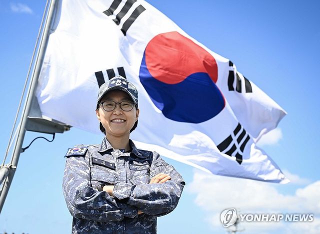 해군, 대령 지휘 함정에 최초로 여군 함장 임명