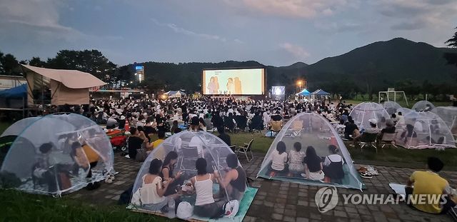 모기장에서 관람하는 정동진독립영화제