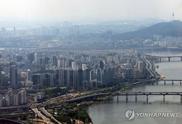 이 대통령, 순방 마치자마자 부동산 점검