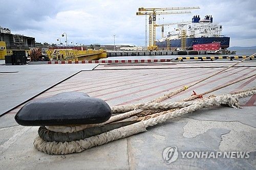 즈베즈다 조선소에서 건조중인 쇄빙 LNG 운반선