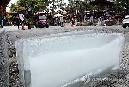 폭염에 한산한 전주한옥마을