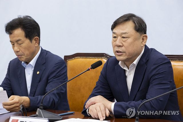 진보당 김종훈 대표(오른쪽)와 윤종오 원내대표(왼쪽)