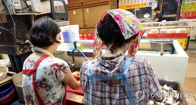 경남 양산 42.5도…얼음과 손수건