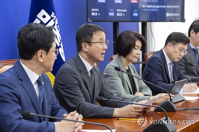 원내대책회의에서 정부 세제개편안 관련 발언하는 한병도 대표 직무대행