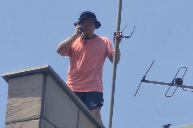 옥상 농성 중인 A씨