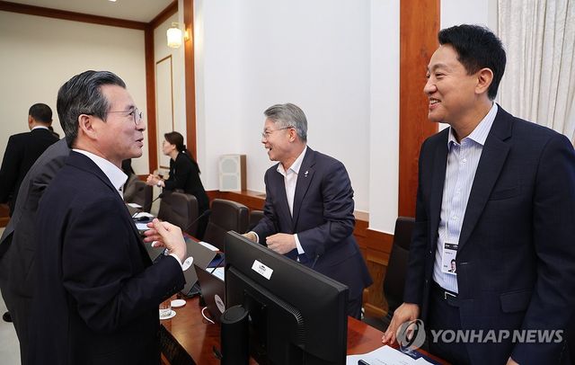 국무회의 참석한 오세훈 시장과 민형배 전남광주통합특별시장