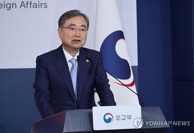 업무보고 사후 브리핑하는 조현 외교부 장관