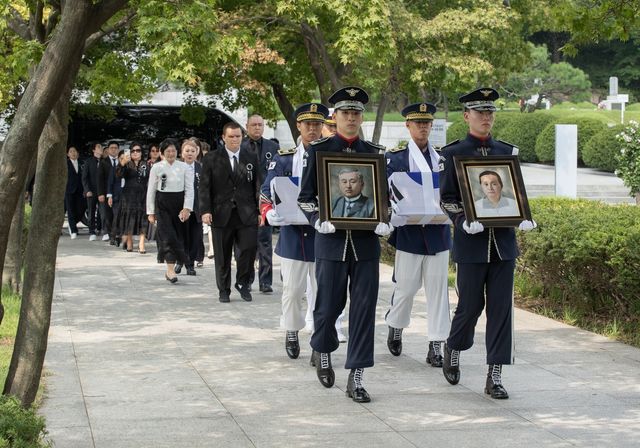 103년만에 고국품에 안긴 최재형 선생 부부