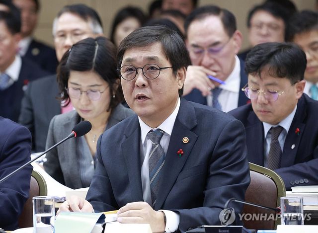 업무보고 하는 최휘영 장관