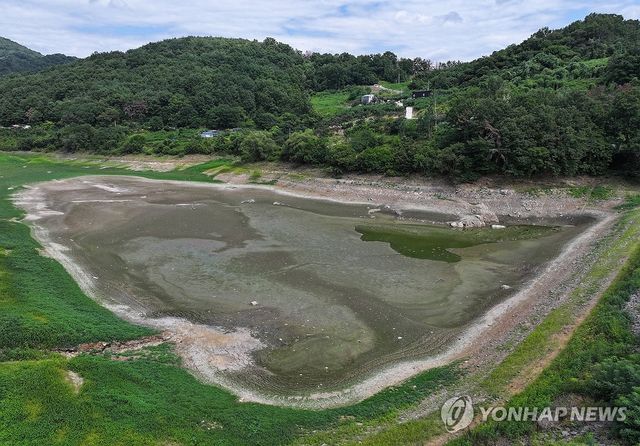 타들어 가는 청도…바닥 드러난 저수지