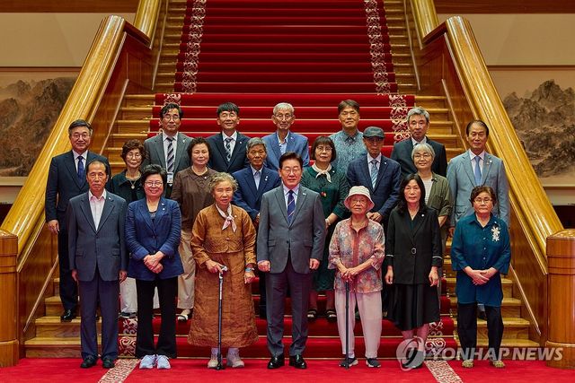 이재명 대통령, 유가협 40주년 기념 오찬