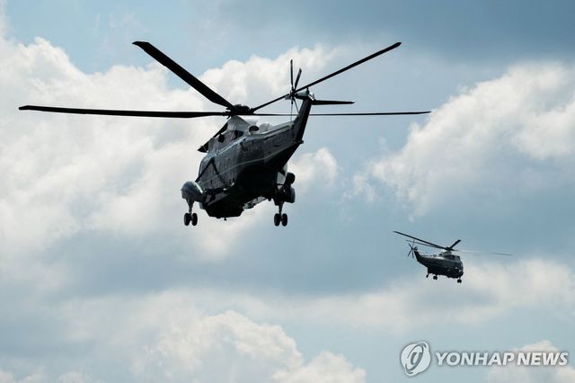 트럼프 대통령 태우고 이륙한 마린원