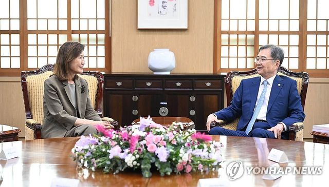 미셸 스틸 주한미국대사와 조현 외교부 장관