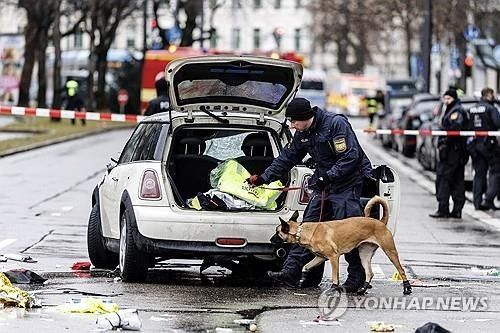 작년 2월 뮌헨에서 군중을 향해 돌진한 차량 [로이터=연합뉴스 자료사진. 재판매 및 DB 금지] 