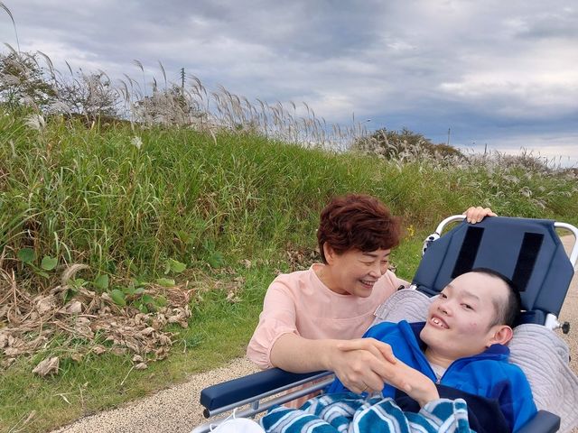 기증자 소인후(오른쪽) 씨와 어머니 양영희 씨