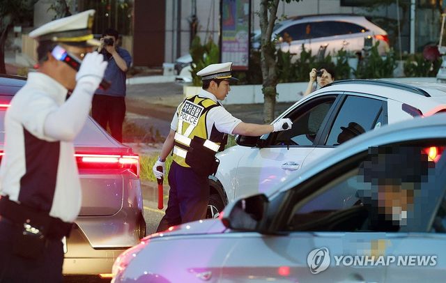 음주운전 단속 벌이는 제주경찰