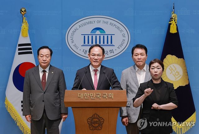 대통령 '육사 출신 쿠데타' 발언 관련 입장 밝히는 국민의힘 국방위원