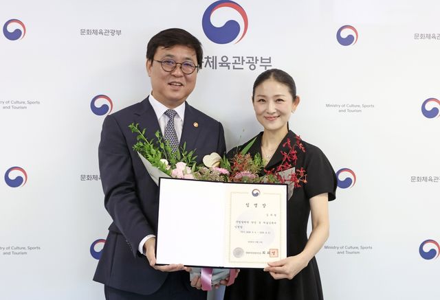 김주원 신임 국립발레단 단장과 최휘영 문체부 장관