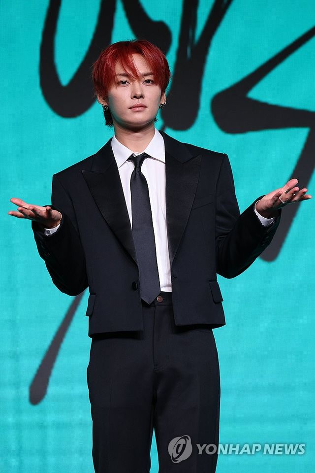 포즈 취하는 리노