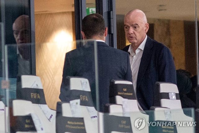 궁지에 몰린 잔니 인판티노 국제축구연맹(FIFA) 회장