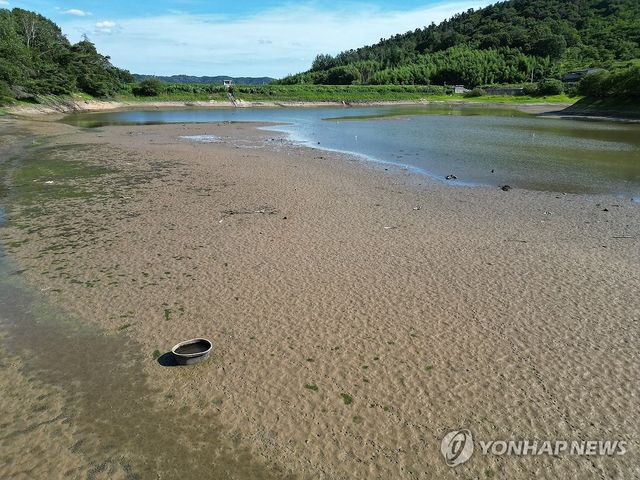말라가는 저수지