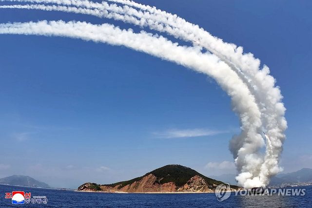 북한, 구축함 '강건호' 무기시험 진행