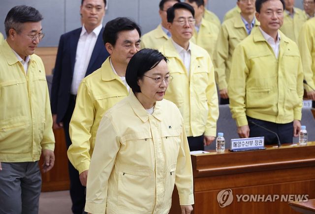 을지연습 준비보고회의 입장하는 한성숙 국무총리