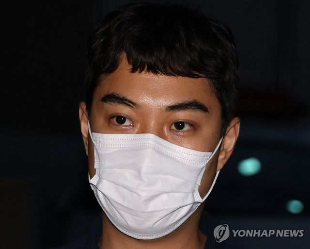 경찰, '아동 성매매' 최영중 전 청주시의원 15시간 밤샘 조사