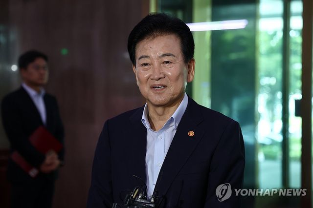 정동영 장관, 출근길 도어스테핑