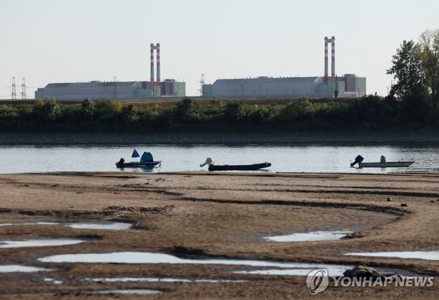 헝가리 팍스 원전과 말라가고 있는 다뉴브강