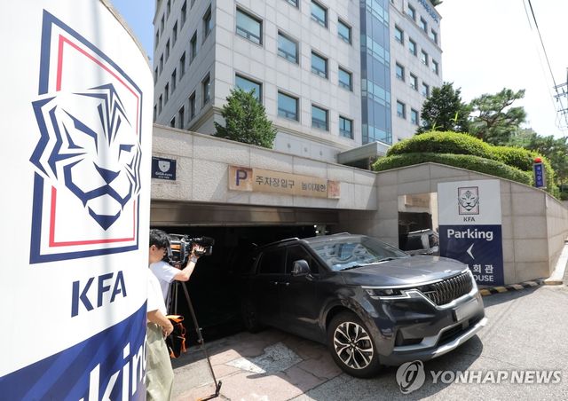 축구회관 압수수색 마친 경찰