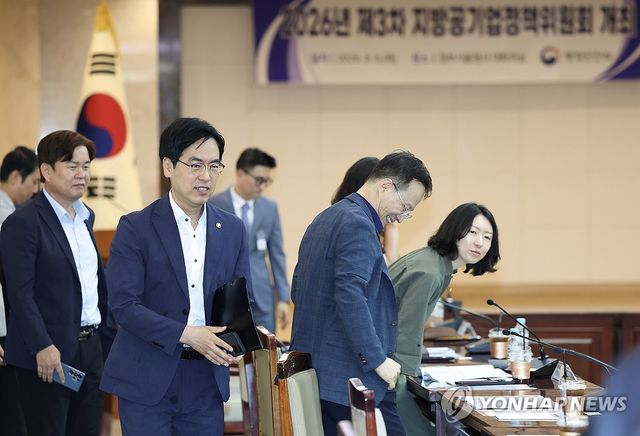 제3차 지방공기업정책위원회 참석하는 김민재 차관