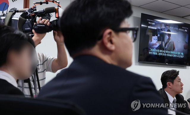부산 돌려차기 피해자 경찰조사 영상 시청하는 한동훈 의원