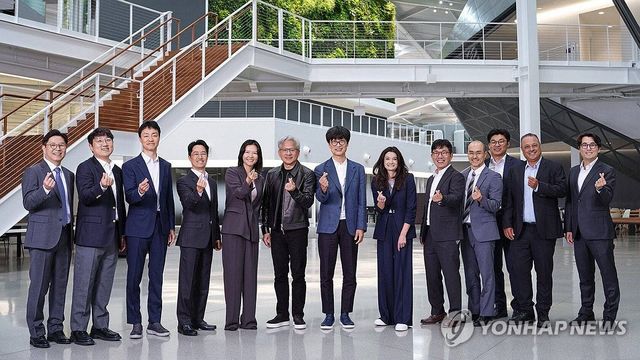 이해진 의장 등 네이버 경영진과 젠슨 황 엔비디아 CEO 회동
