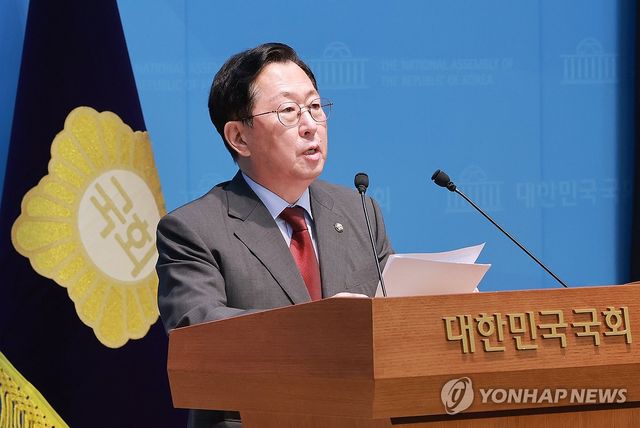 국군사관학교 설립 추진 규탄 국회 결의안 발의한 국민의힘 유용원 의원