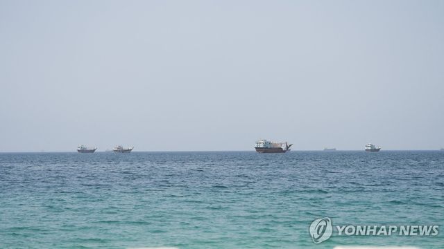 6일(현지시간) 오만에서 바라본 호르무즈 해협 [로이터=연합뉴스. 재판매 및 DB 금지]
