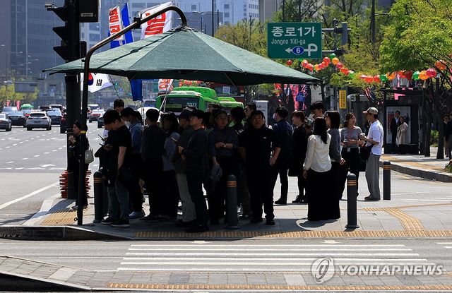 벌써 그늘은 만석