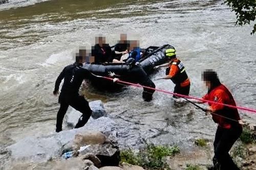 인제 백담사 인근 계곡 고립 피서객 구조