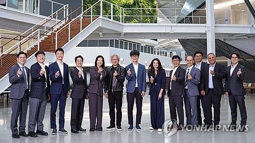 이해진 의장 등 네이버 경영진과 젠슨 황 엔비디아 CEO 회동