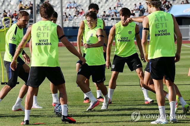 이강인, AT마드리드 동료들과 오픈 트레이닝