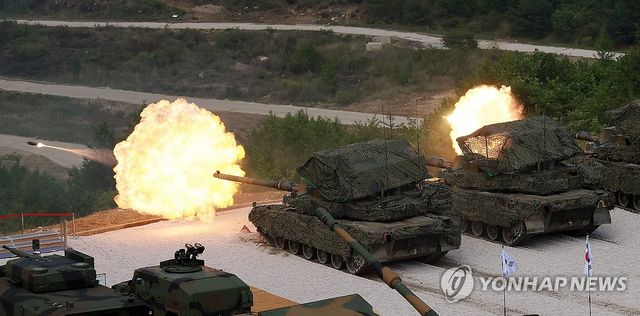 발포하는 K2 전차