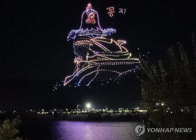 화려한 밤하늘 쇼..춘천 호수 드론라이트쇼