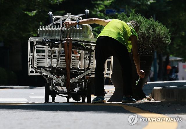 폭염에도 멈출 수 없는 생계활동