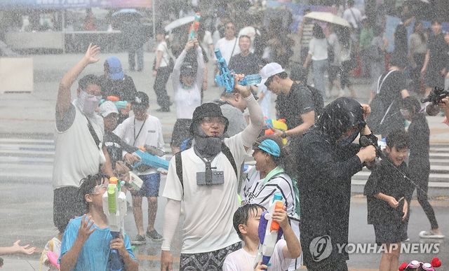 시원한 신촌 물총축제