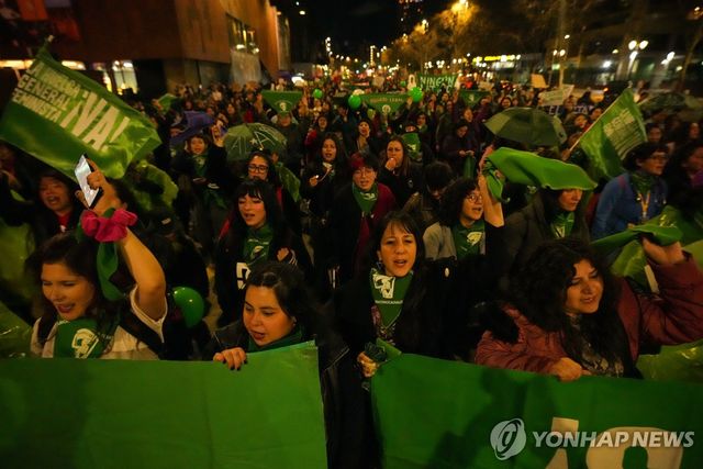 칠레 임신중단 전 '태아의 심장소리를 들어라' 법안 반대 시위